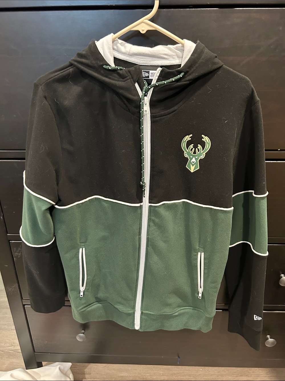 Milwaukee Bucks Black & Green Zip-Up Hoodie with Deer Logo womens medium